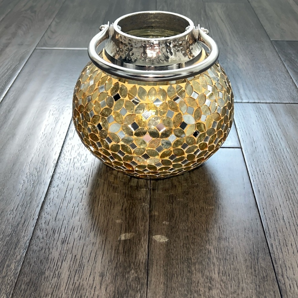 NWT Elegant mirrored Mosaic round candle lantern/holder vase